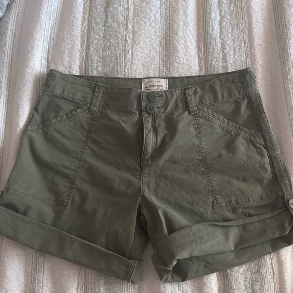 super cute green colored shorts//style(standard surpluss)